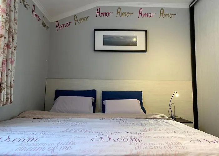 Nautical Sunset Apartment - Free Parking