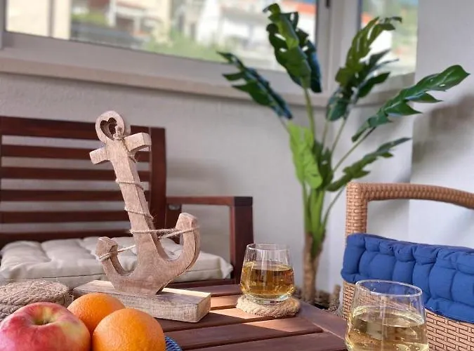 Nautical Sunset Apartment - Free Parking